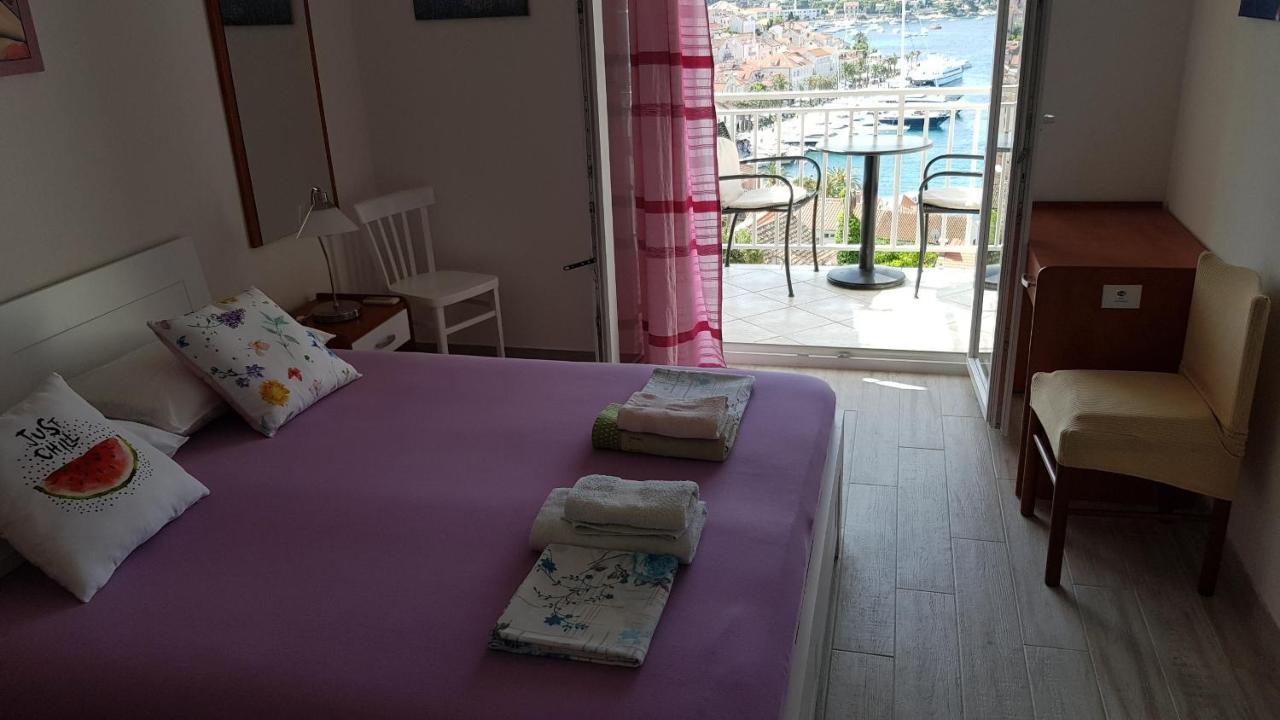 Apartments Bocin Rosso Hvar Town Luaran gambar
