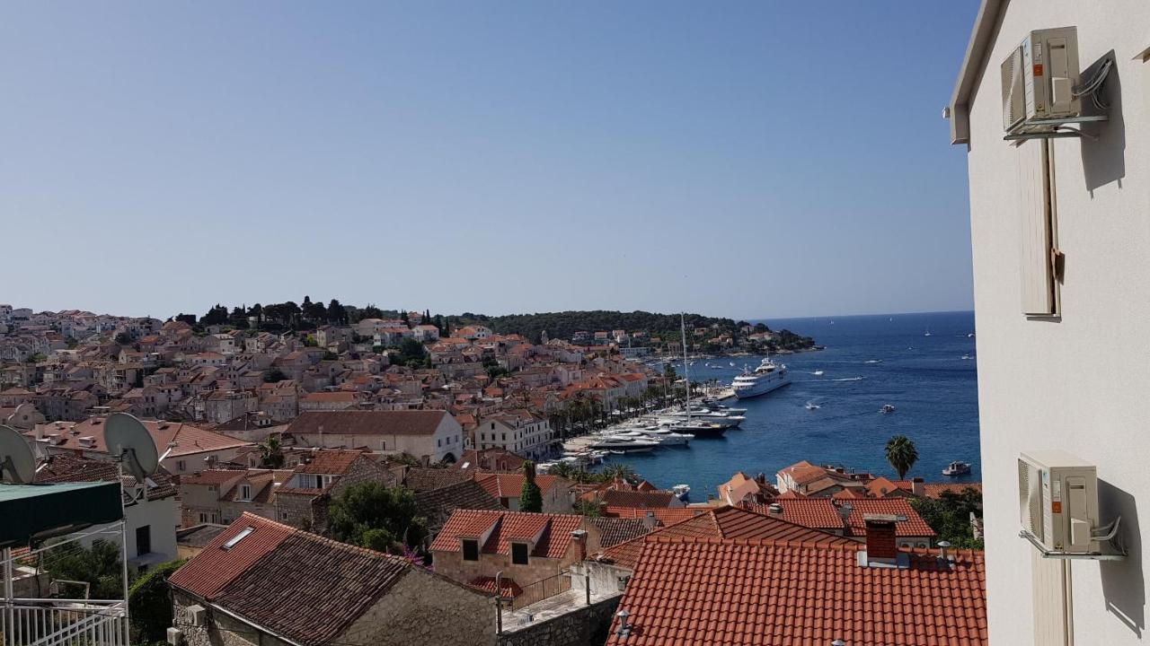 Apartments Bocin Rosso Hvar Town Luaran gambar