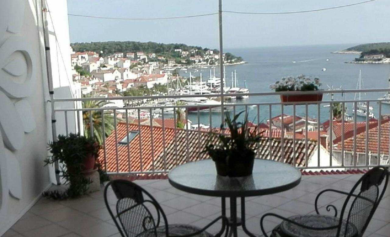 Apartments Bocin Rosso Hvar Town Luaran gambar