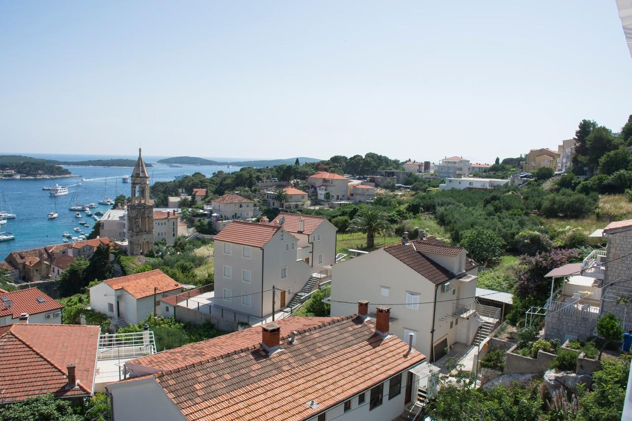 Apartments Bocin Rosso Hvar Town Luaran gambar