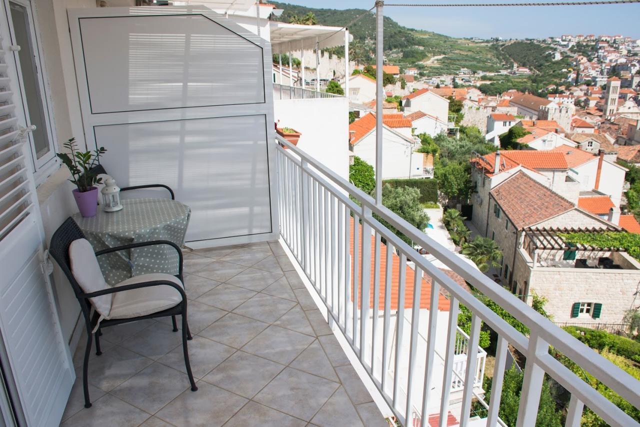 Apartments Bocin Rosso Hvar Town Luaran gambar